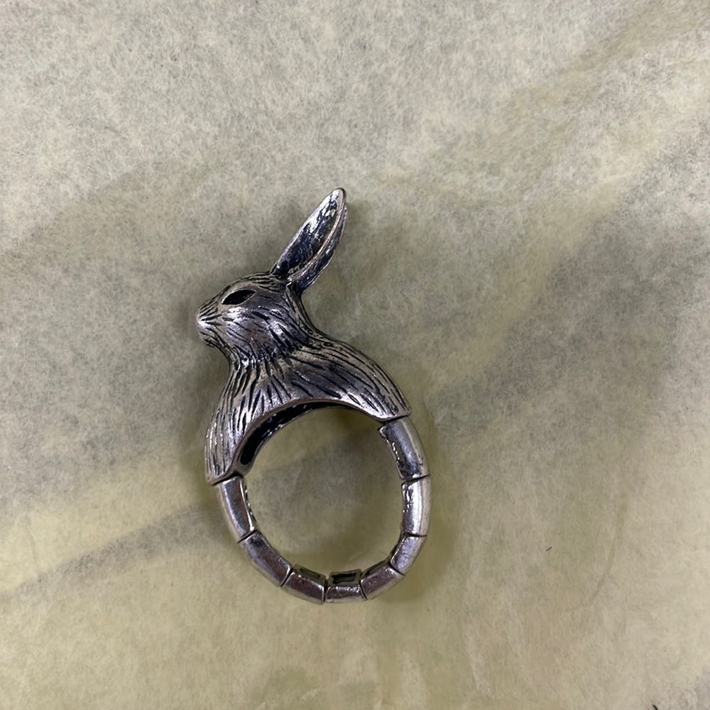 Bunny ring